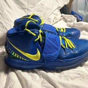 Kyrie Irving chameleon blue rare